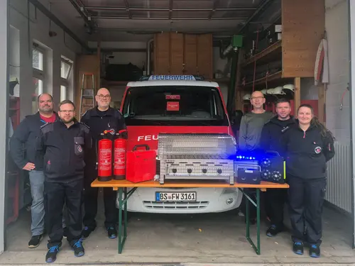 Förderverein übergibt neue Ausrüstungsgegenstände an die Ortsfeuerwehr Ölper