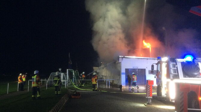 Brandserie in Braunschweig - Sportheim in Lehndorf in Flammen